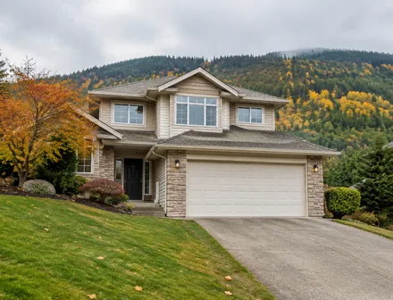 A 2 storey detached family home on a sloping street, detached homes for sale in East Abbotsford