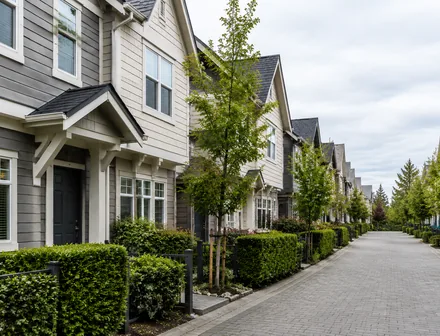 A row of newer townhomes with small front yards, townhomes for sale in West Abbotsford